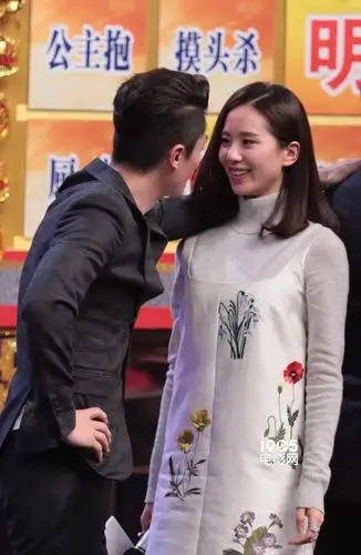 刘诗诗与霍建华亲密互相喂食 不惧吴奇隆吃醋