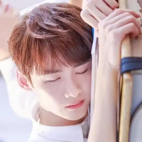 韩国人气男明星李胜基头像