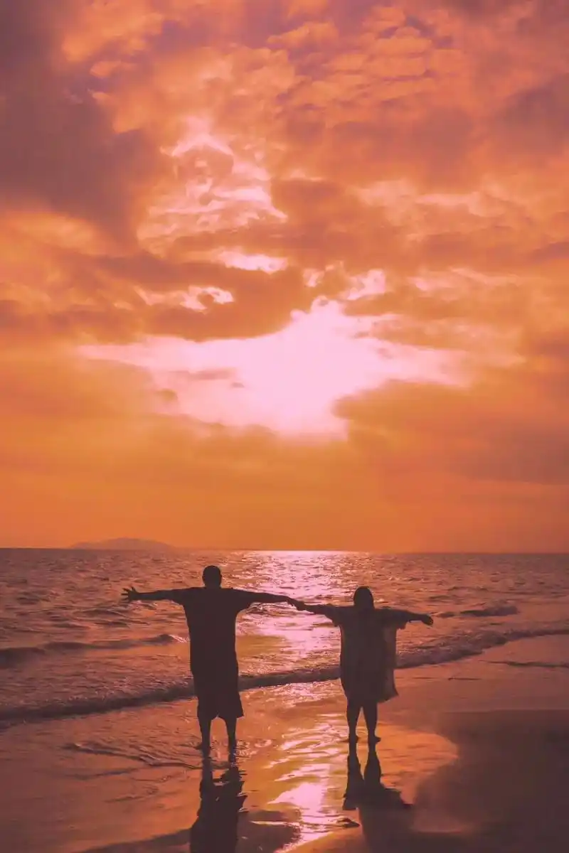 情侣椰梦长廊跟拍.92看不腻的十里长廊日落91海边穿搭:穿 - 抖音