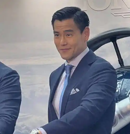 41岁油腻彭于晏现身三亚,时间已经离你而去,你却不会打招呼!