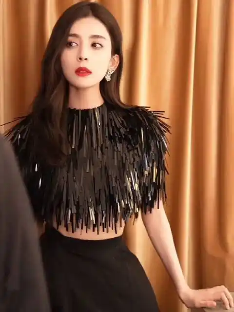 娜扎身材曲线##娜扎的马甲线#古力娜扎这身材曲线实在是太绝了.