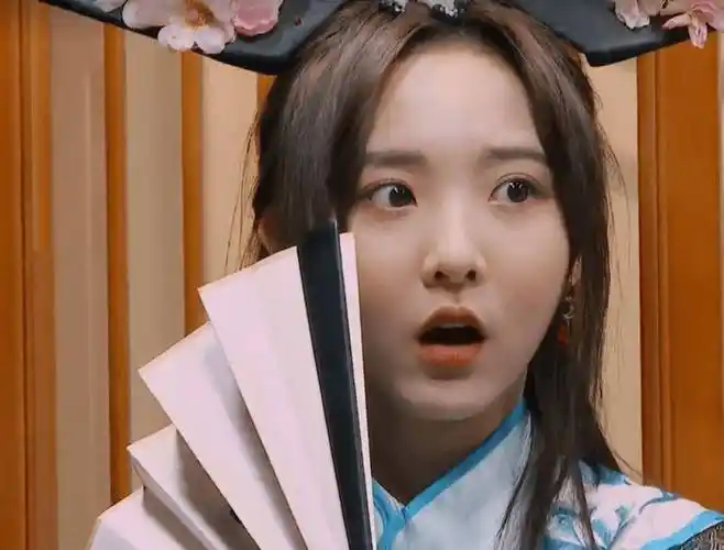 原创硬糖少女集体穿清宫装陈卓璇最古典风范希林是认真的吗