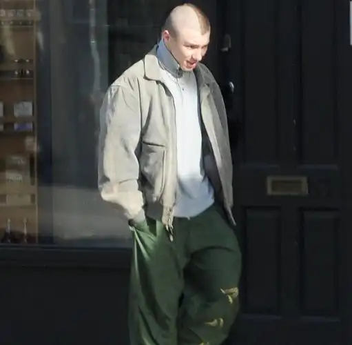 麦当娜儿子剃阴阳头原谅我不懂时尚