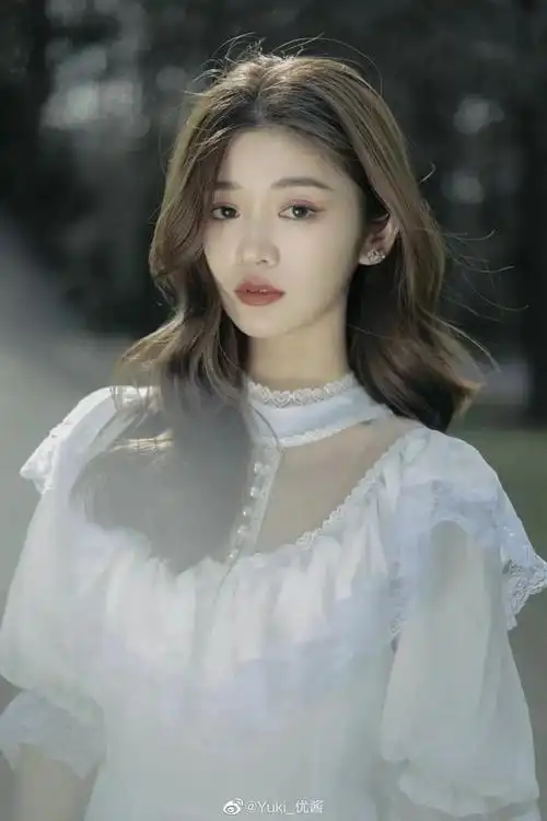 今年春夏奶油裙是真的火怎么搭配都好看