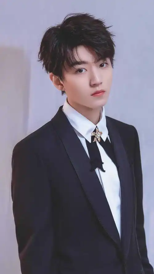 这是王俊凯的什么发型?