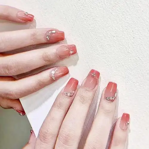 嘟嘟瓜美业网:夏日渐变美甲的正确打开方式,你get了吗?