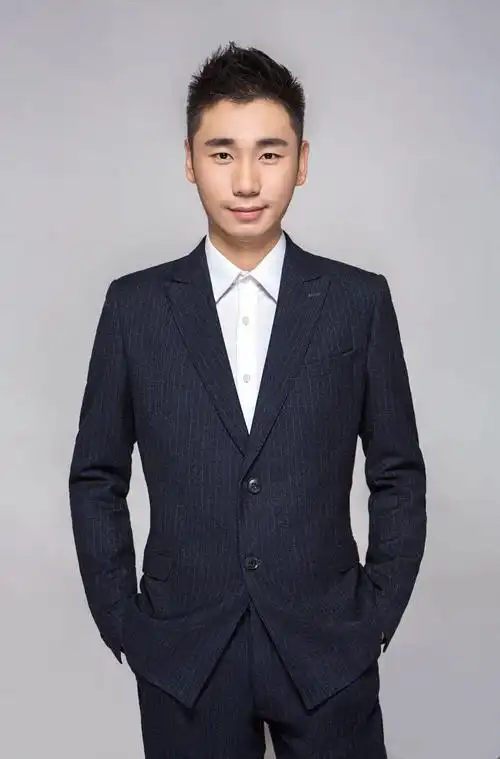 蒙克蒙克,男,本名何鹏,黄淮学院动画学院动画专业2012级毕业生,中国