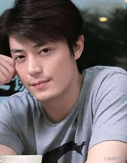 霍建华再次冲上热搜!网友挖地三尺全是笑料,评论区笑声不停