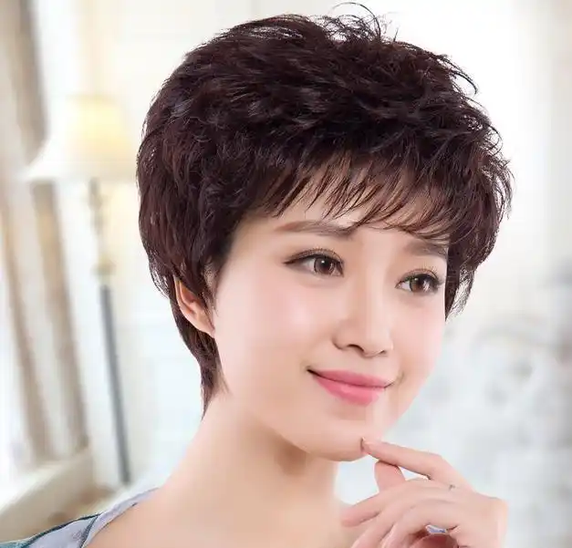 中年女性发型这样剪真洋气拒绝老气显时尚