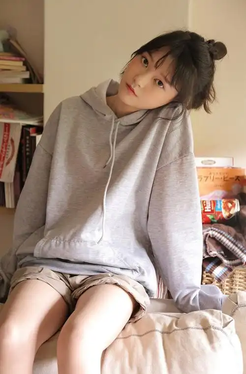 00后青涩少女私房活力元气白皙美腿氧气清纯写真_唯美图片