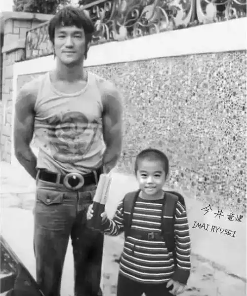 他是李小龙年龄最小的粉丝,3岁开始锻炼要超越李小龙,现在如何