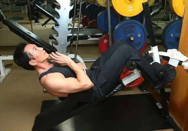 邹兆龙:演员中身材一流的健身教练,反派中最能打的肌肉硬汉