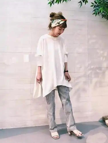 这位150cm小个子日本博主,穿搭打破身高局限,时尚又精致