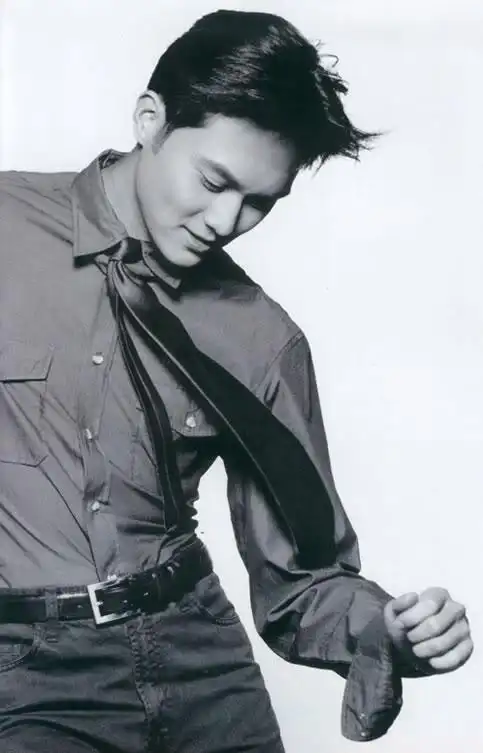 大家来贴一下那些鼻子好看的男星们吧(拒绝整容)