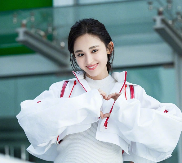 古力娜扎再现学生造型,大学生活青春洋溢,令人向往