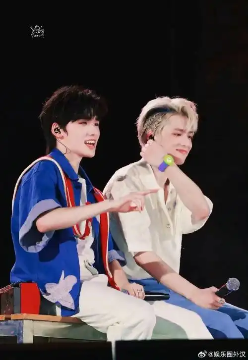 宋亚轩刘耀文应援上央视了##央视拍到了宋亚轩刘耀文应援