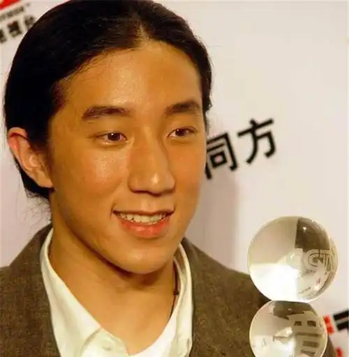 曝光那些坑爹的星二代们成龙的儿子女儿全部上榜