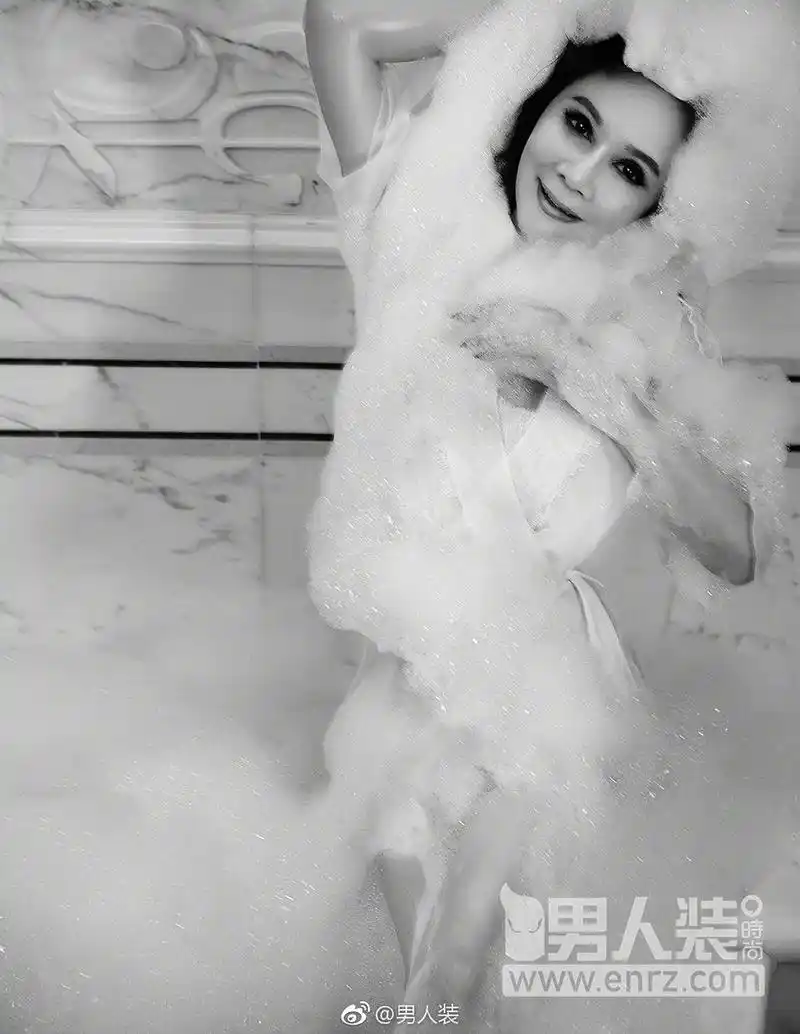 【组图】55岁蔡明登《男人装》被吐槽"老人家小心着凉"