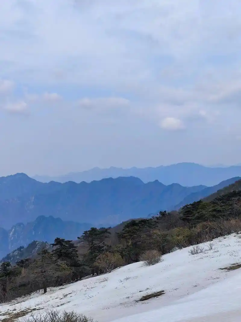 秦岭东麓最高峰草链岭冲锋成功上山一时爽,下山 - 抖音