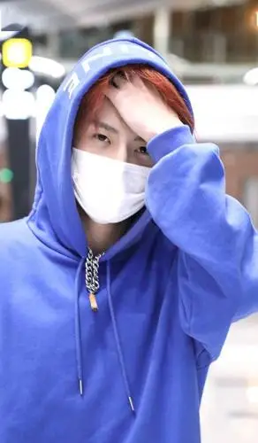 小鬼深夜离开沈阳飞回北京 "蓝"精琳的鸡窝红毛头与墨镜更配哦_偶像