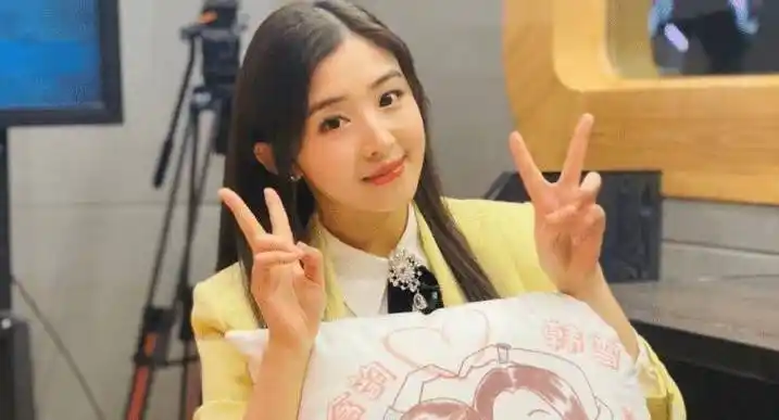 原创被曝出结婚消息后张含韵澄清单身未婚谁注意彭冠英微博