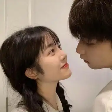 男女真人情侣头像图片