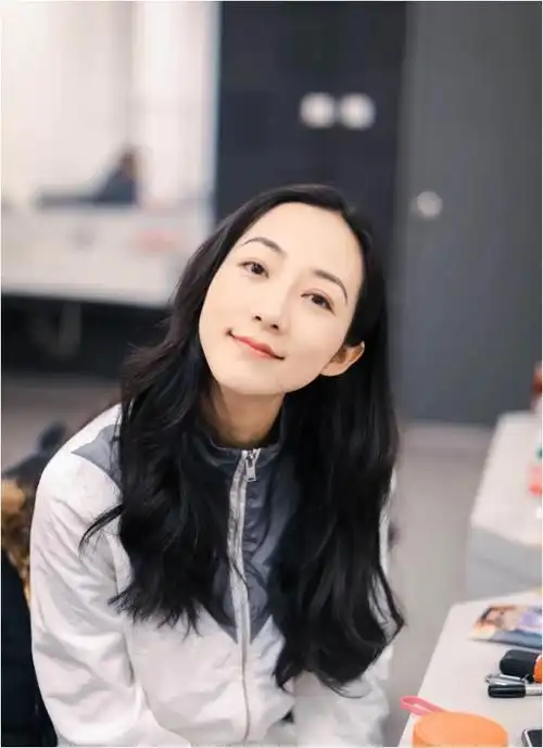 4位女星表面是艺人实际上家世显赫的个个根正苗红无人敢惹