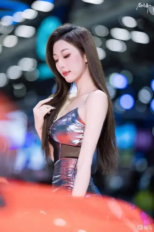 广州车展的车模小姐姐