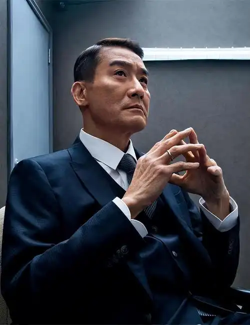 1992年,江嘉年顺利生下一对双胞胎女儿,孩子的到来,让梁家辉很是激动