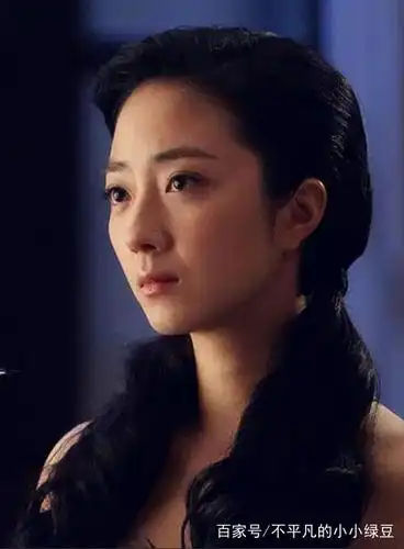 原以为短发的桂纶镁已经很美,看了长发的她,我又见识到另一种美