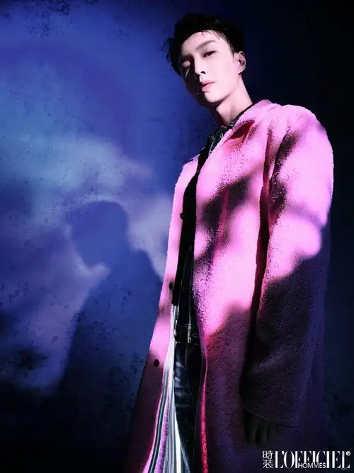 张艺兴越南版芭莎四月刊封面大片##张艺兴蓝色大衣造型