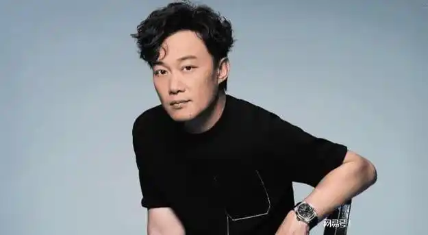 陈奕迅独自坐地铁无人认识他被人嘲笑已经过气