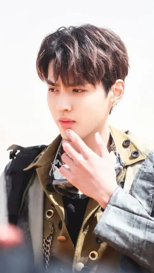 怎么看都这么帅的可爱搞怪吴亦凡明星图片