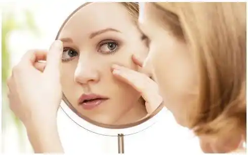 3,斑面指抹法:用拇指侧部和食指端部,在点按的部位,由内向外做直线移