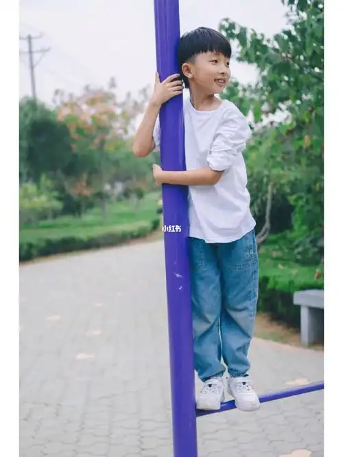 七岁男孩的童年妈妈牌家庭摄影