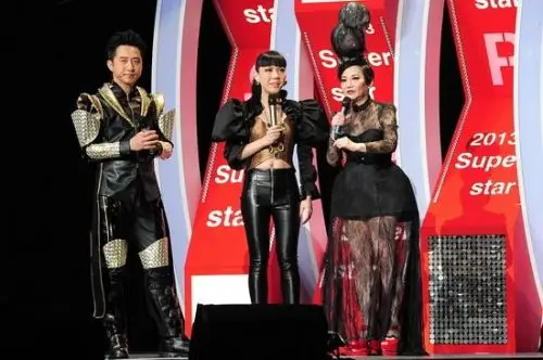 吴莫愁受名宿钦点登台湾春晚与庾澄庆合唱图