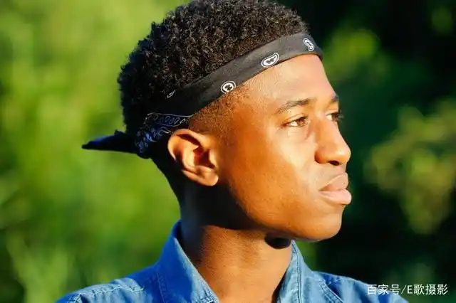 《皮肤黝黑的男青年》智多星-协助拍摄