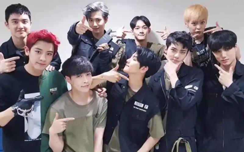 拜托,三大主舞带队酷毙了好吗999999击穿我的心 #exo 九人舞台