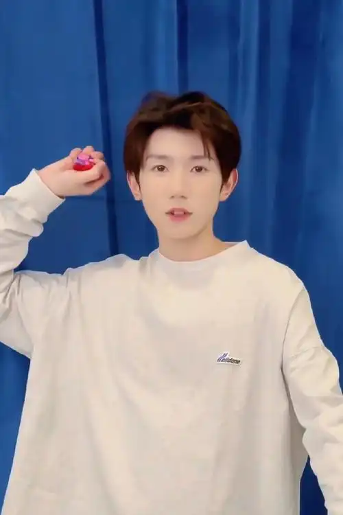 王源你到底拍了多少次##王源2024龙行绛气