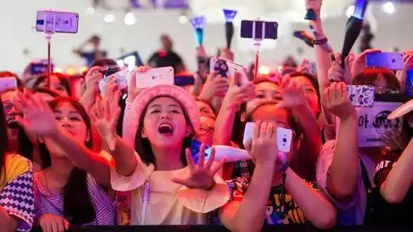 饭圈文化太可怕!继肖战后,又一明星粉丝拉学生参与应援