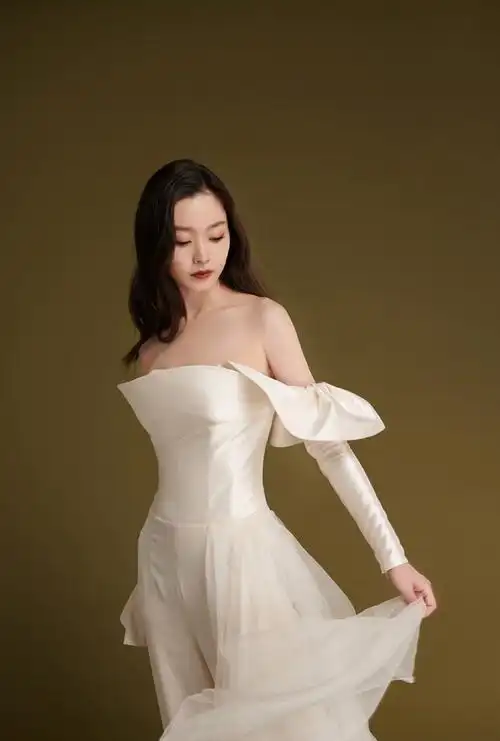 女演员宋轶百变造型性感时尚写真