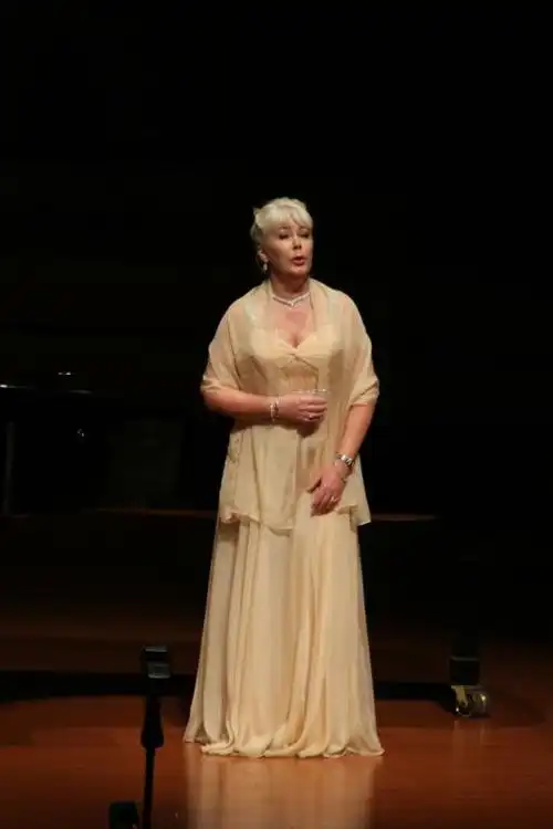 声乐系举办英国女高音歌唱家朱迪斯豪沃思歌者之路独唱音乐会