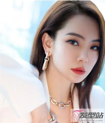 御姐气质中长直发 戚薇霸气直发种草_发型站_最新流行发型设计发型