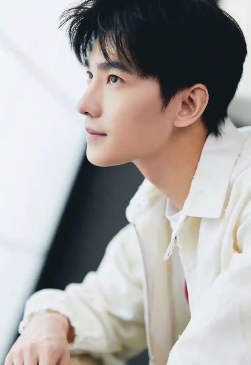 杨洋最近因为《你是我的人间烟火》被黑的挺惨的,其实看看那些黑料就