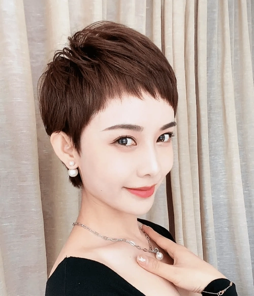 推荐6款发型,减龄又时尚_卷发_自然_显得