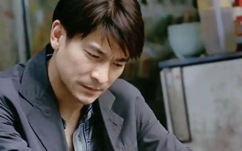 真的很喜欢刘德华演的古惑仔,结局都是悲惨,所以也特别帅同情!