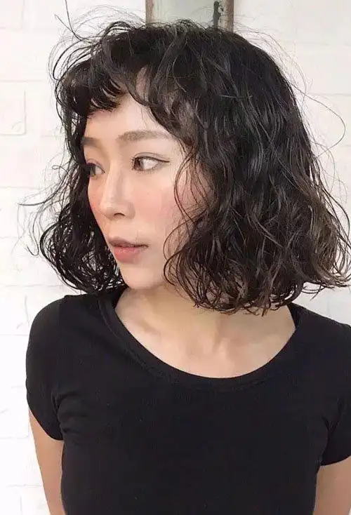 小卷短头发烫发发型图片 各种脸型卷头发造型图片