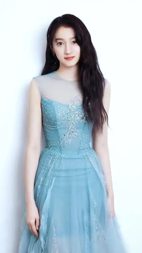 演员关晓彤,90后四小花旦之一,从国民闺女到闪耀的女明星