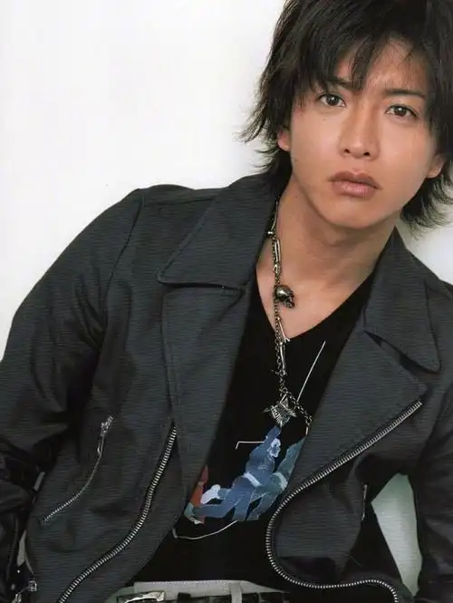 51岁木村拓哉沉稳帅气,和工藤静香甜蜜相守23年,女儿长得很像他