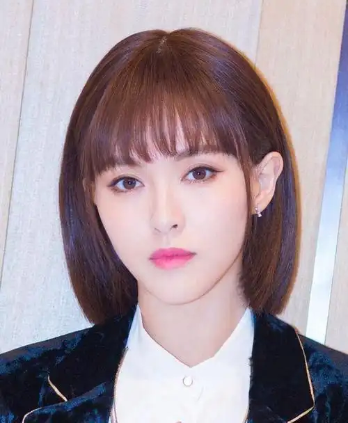 女人过了35岁,如果你有白头发,尽量避开这3种"发型",太显老|短发|卷发